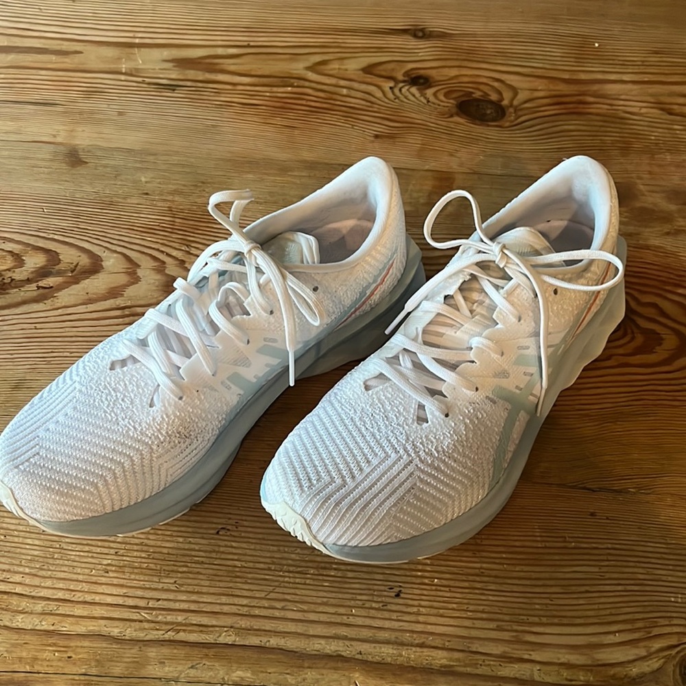 Size 9 ASICS Novablast